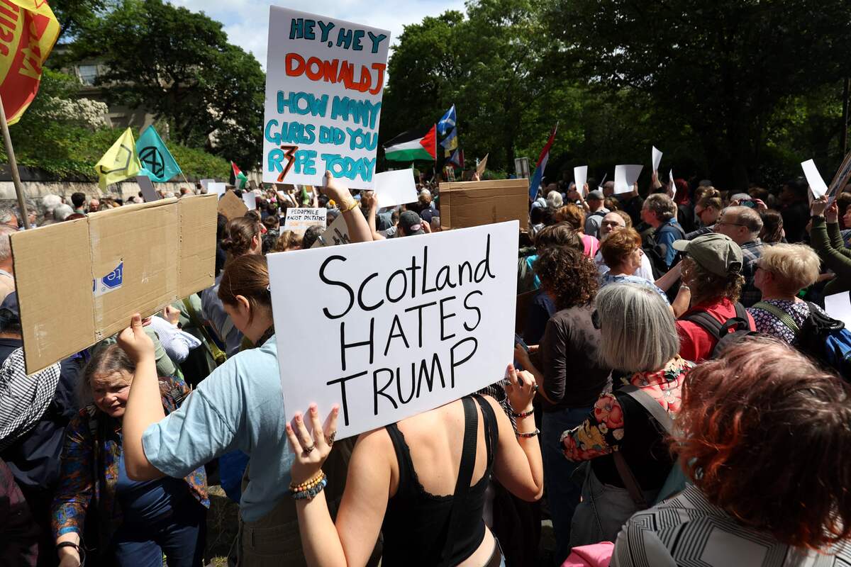 trump plays golf scotland: hundreds trump plays golf scotland: hundreds new